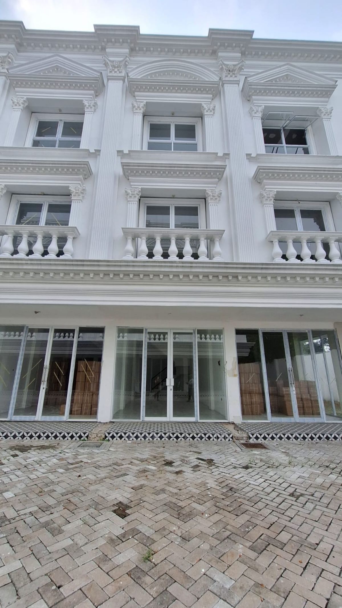 Dijual Cepat BU! 5 Ruko Royal Palace Lokasi Karawaci - Tanggerang