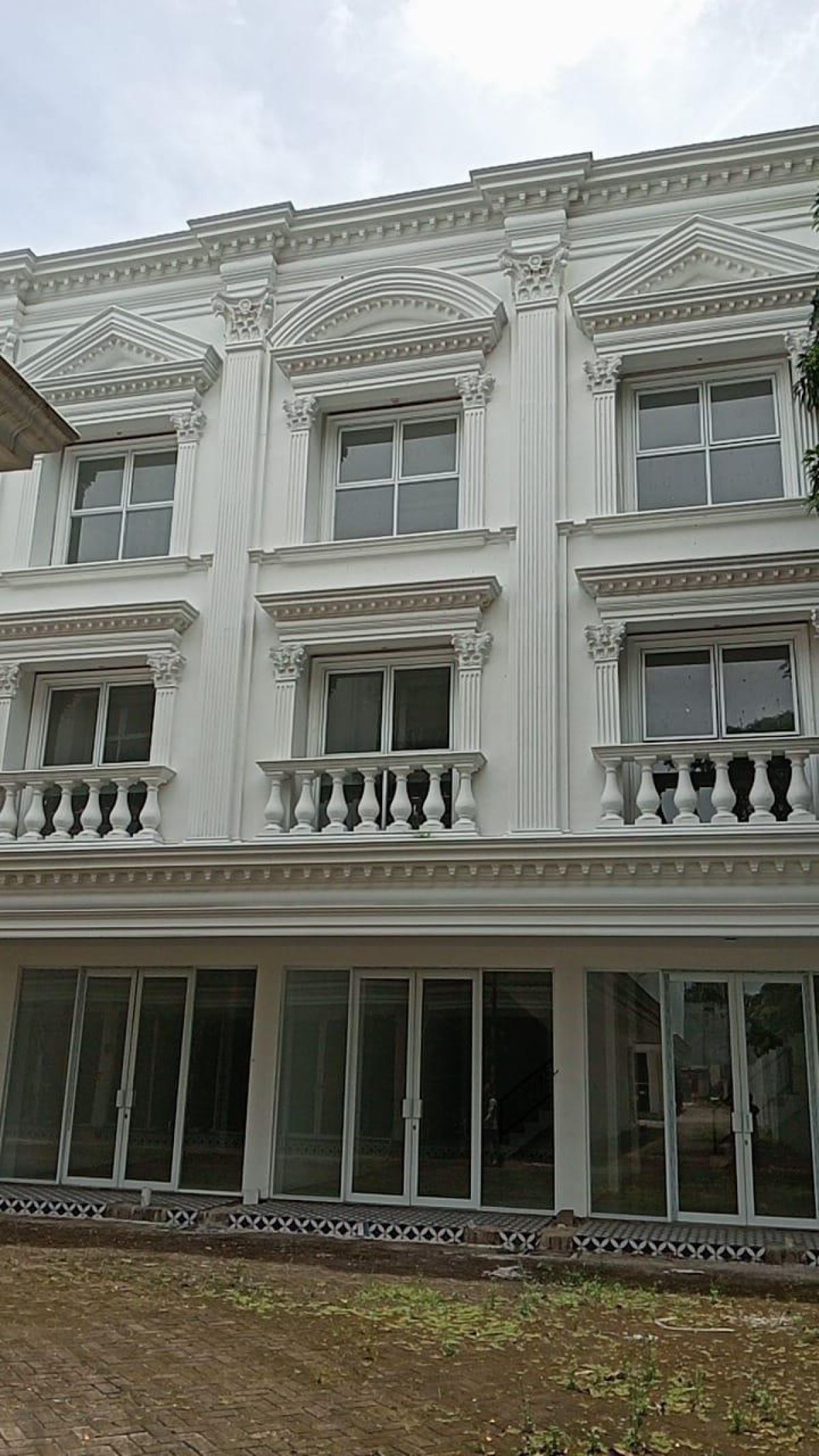 Dijual Cepat BU! 5 Ruko Royal Palace Lokasi Karawaci - Tanggerang - Foto 5