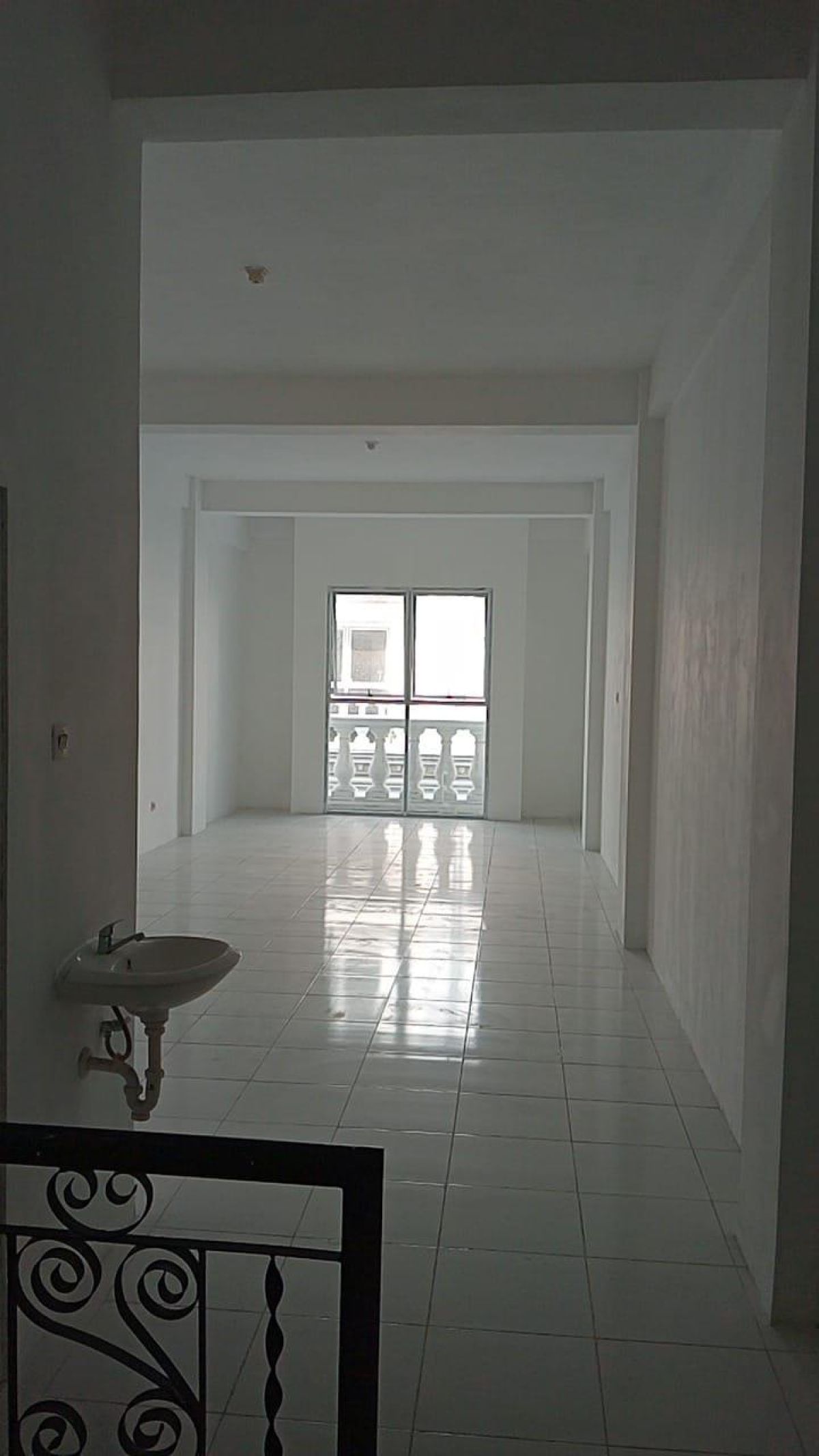 Dijual Cepat BU! 5 Ruko Royal Palace Lokasi Karawaci - Tanggerang - Foto 8