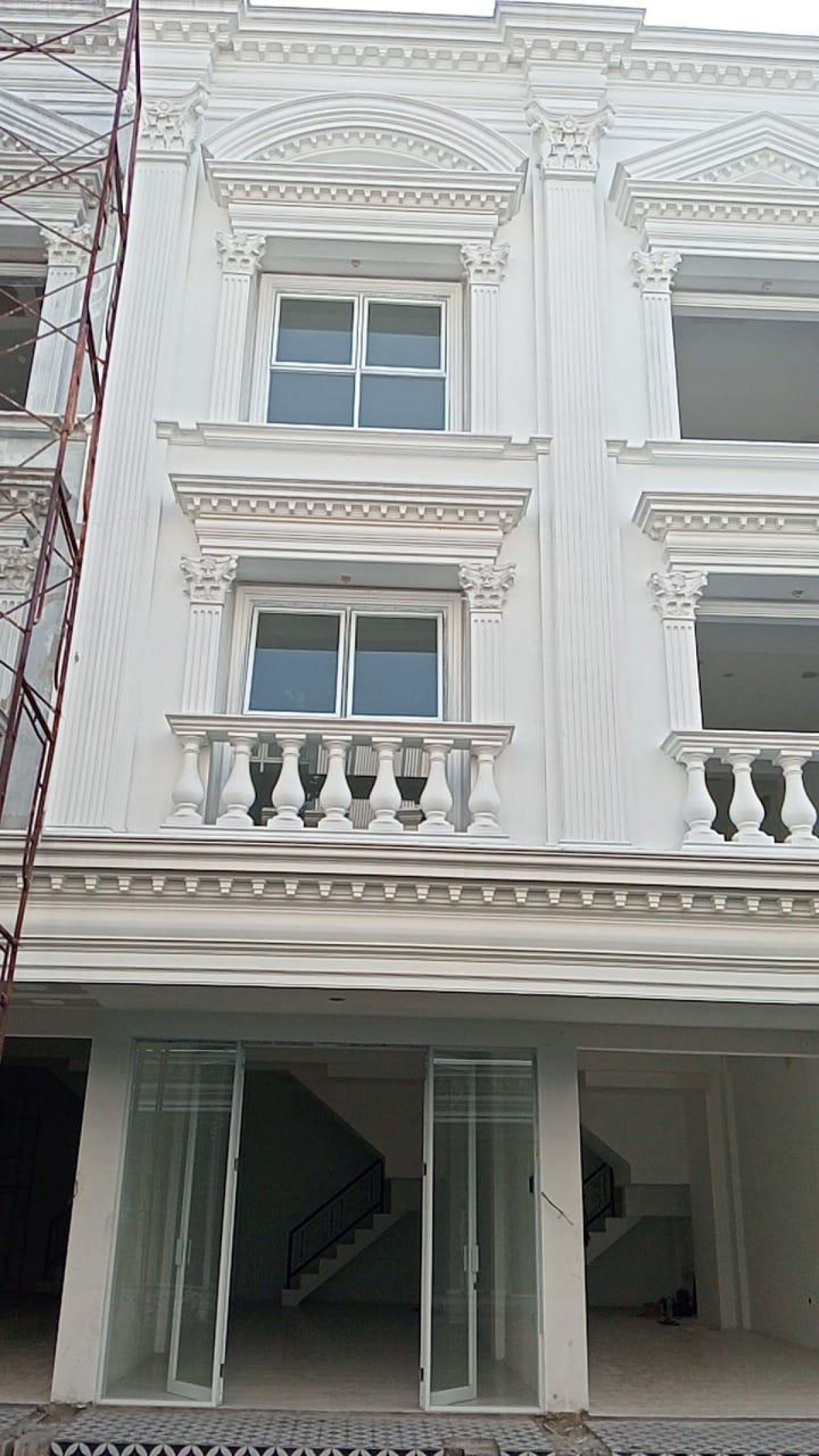 Dijual Cepat BU! 5 Ruko Royal Palace Lokasi Karawaci - Tanggerang - Foto 9