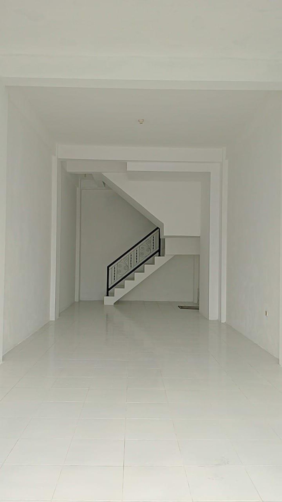 Dijual Cepat BU! 5 Ruko Royal Palace Lokasi Karawaci - Tanggerang - Foto 10