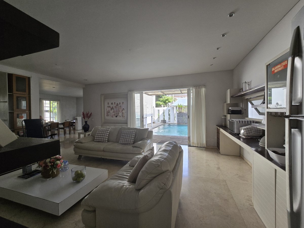 Rumah Mewah Exclusive Dengan Kolam Renang di Perumahan Elite Lor In Residence Colomadu Solo - Foto 4