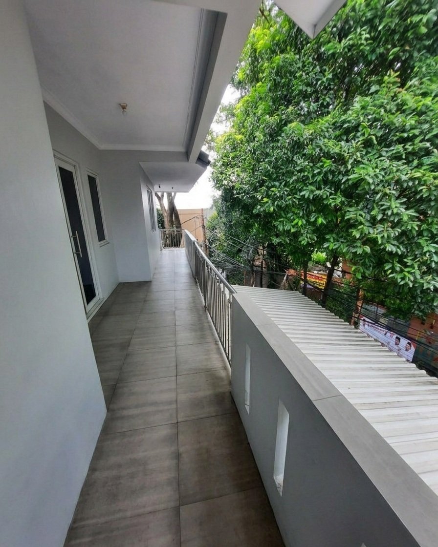 SEWA RUMAH 2 LANTAI 135 JUTA/TAHUN BEBAS BANJIR CONDET JAKARTA TIMUR - Foto 6