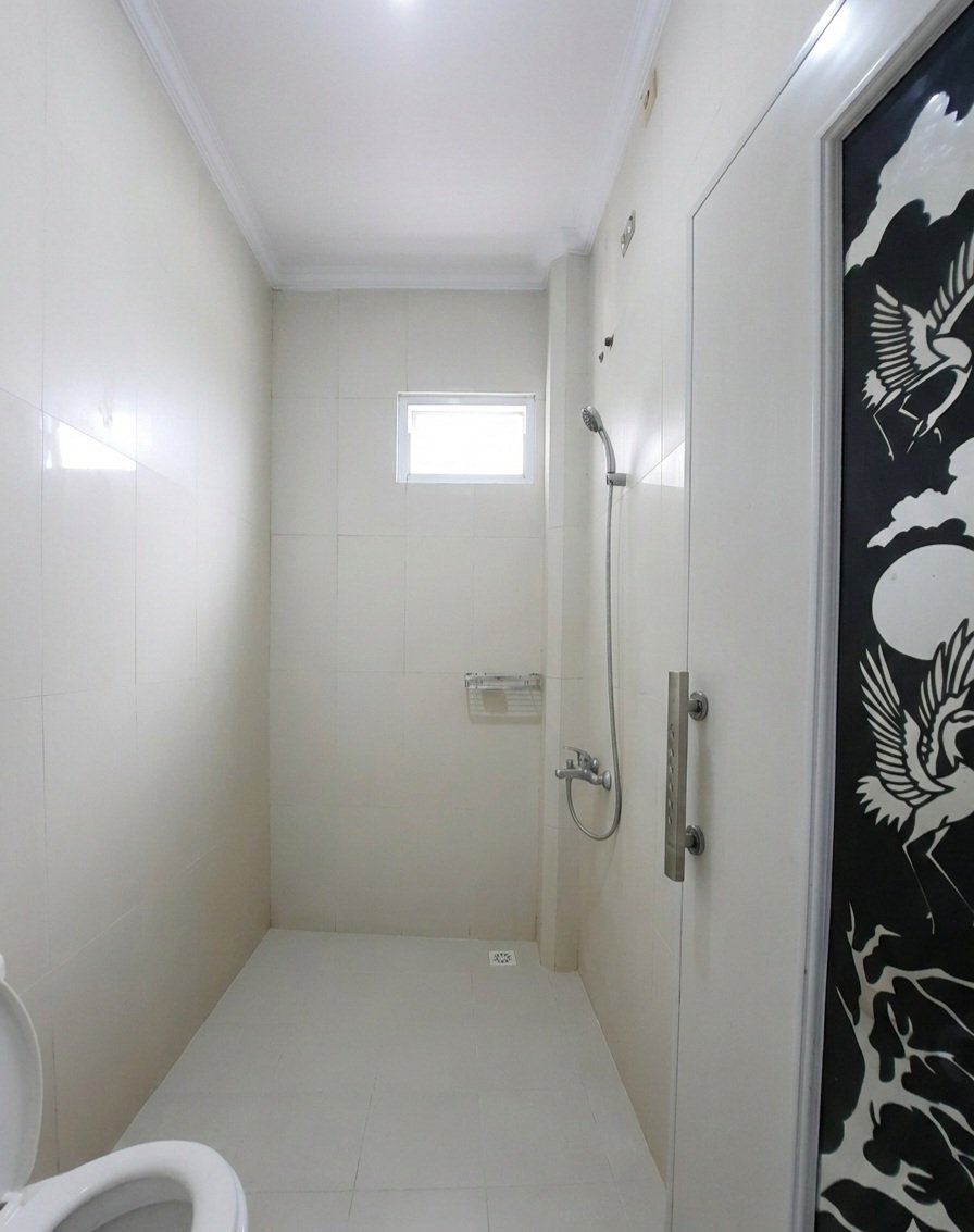 SEWA RUMAH 2 LANTAI 135 JUTA/TAHUN BEBAS BANJIR CONDET JAKARTA TIMUR - Foto 7