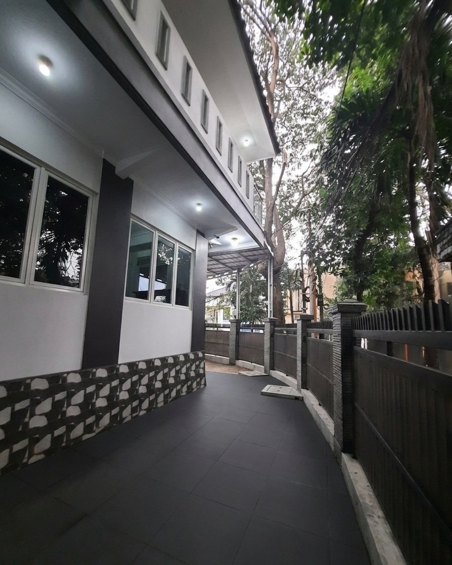 SEWA RUMAH 2 LANTAI 135 JUTA/TAHUN BEBAS BANJIR CONDET JAKARTA TIMUR - Foto 8