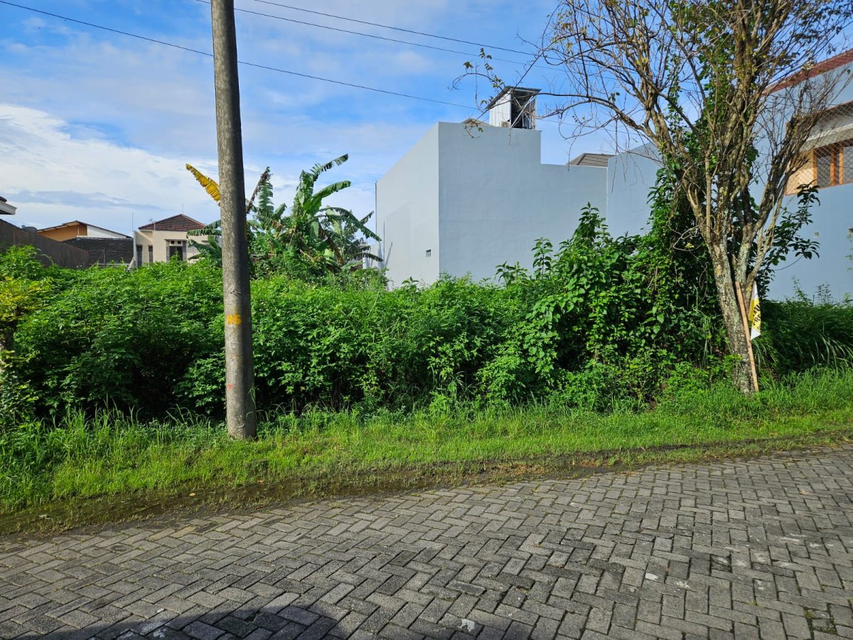 Tanah di Perumahan Dekat The Park Mall Solo Baru