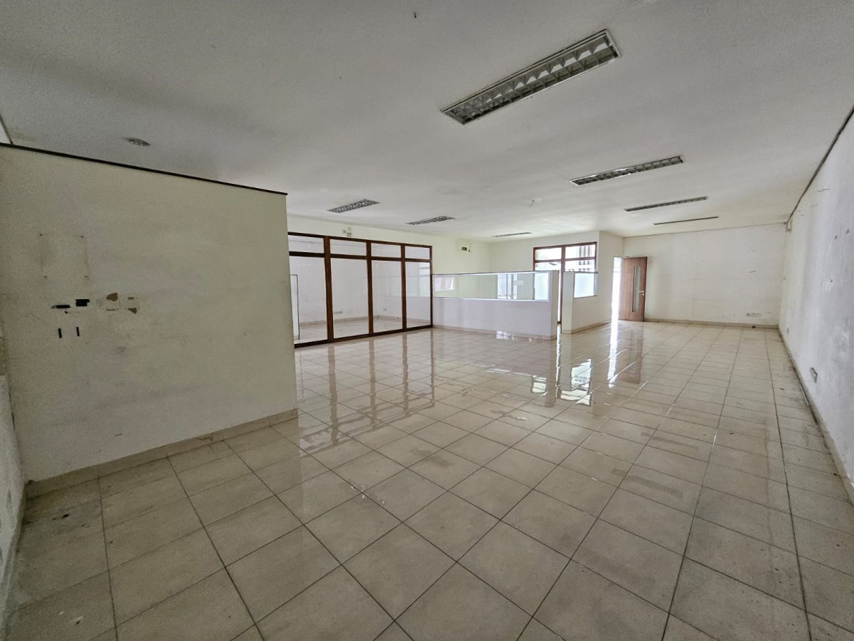 Disewakan Ruang usaha di Jl. Adisucipto Solo. - Foto 8