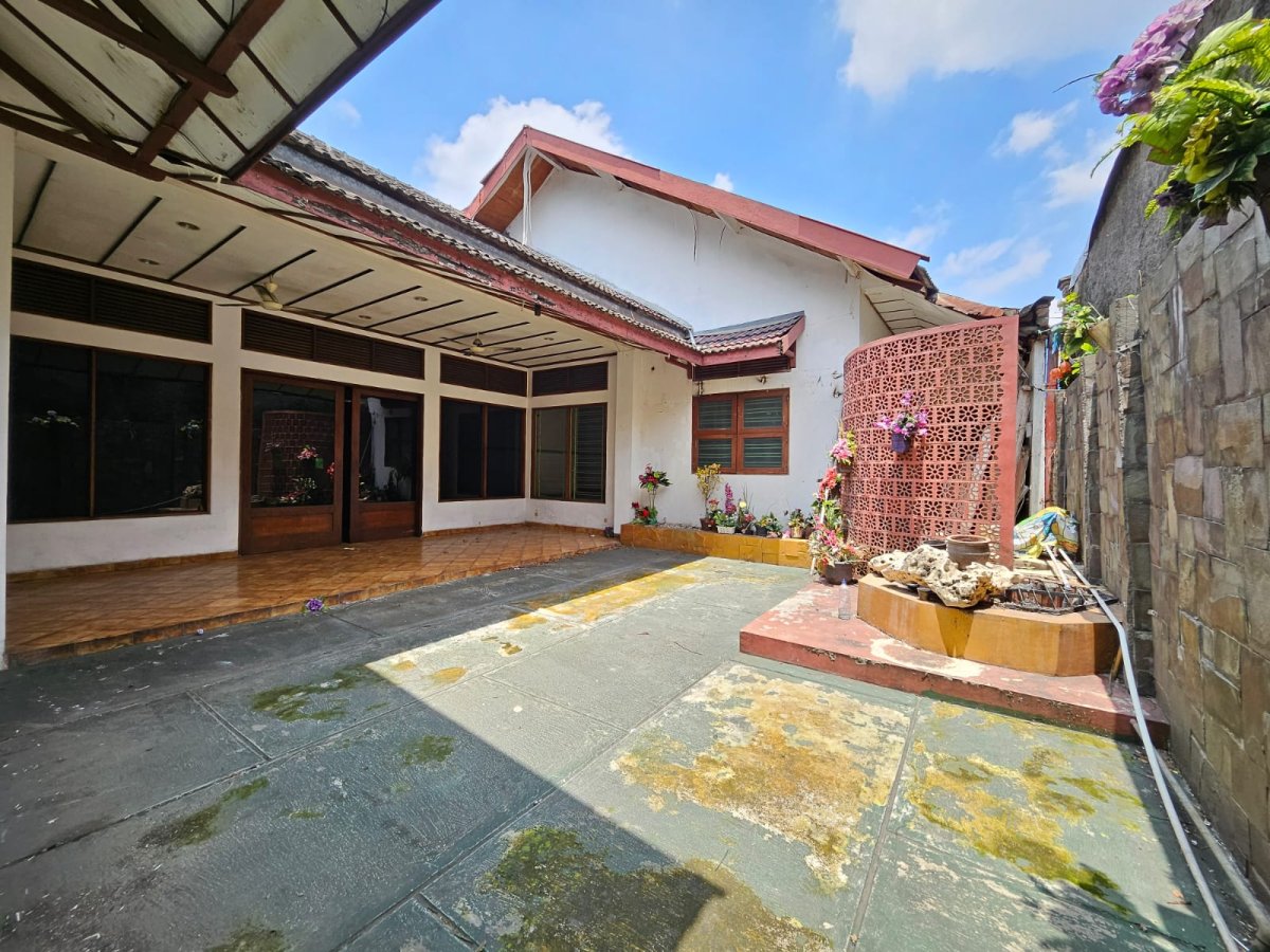 DiSewakan Ruang Usaha Bekas Rumah Makan Lokasi Strategis Di Sriwedari Solo - Foto 2