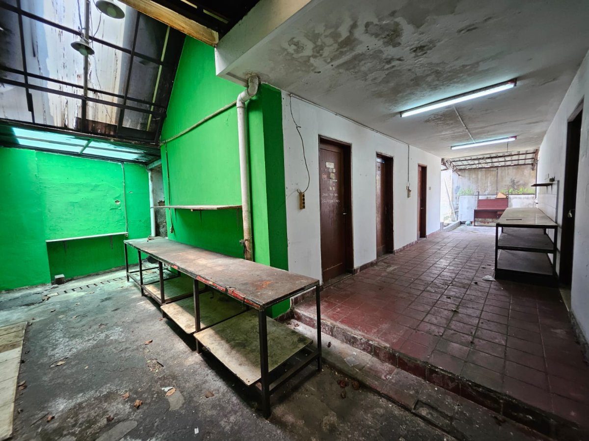 DiSewakan Ruang Usaha Bekas Rumah Makan Lokasi Strategis Di Sriwedari Solo - Foto 5