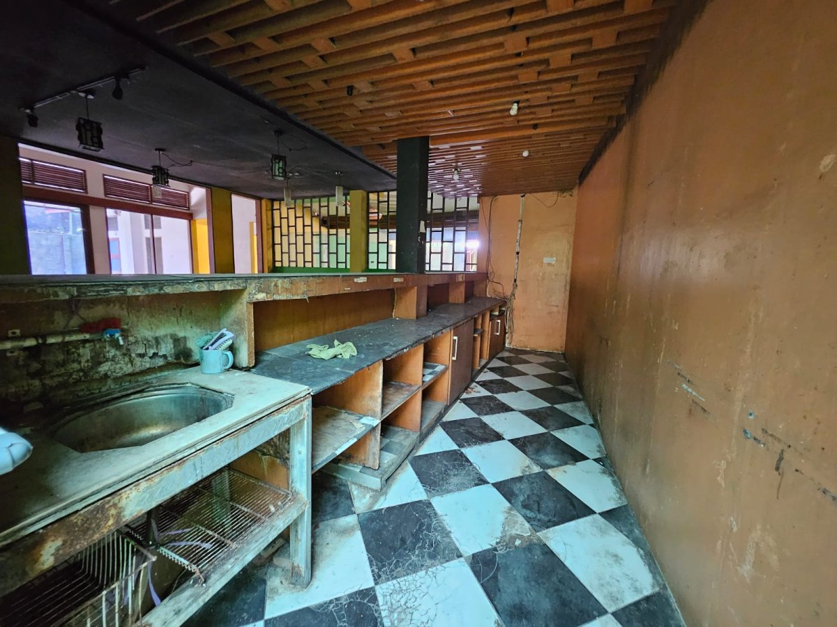 DiSewakan Ruang Usaha Bekas Rumah Makan Lokasi Strategis Di Sriwedari Solo - Foto 7