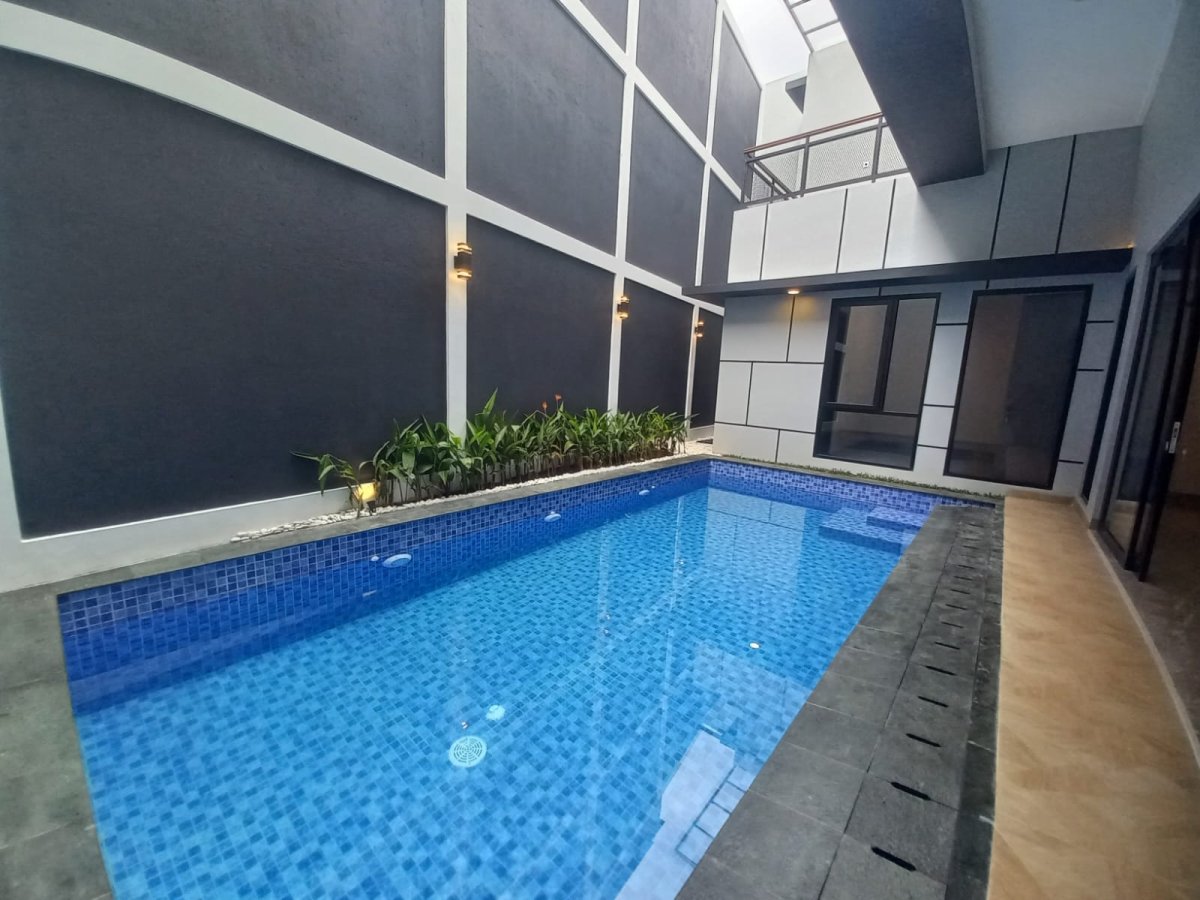 Dijual rumah siap huni ada Kolam Renang di Sektor 9 Bintaro Jaya Tangsel