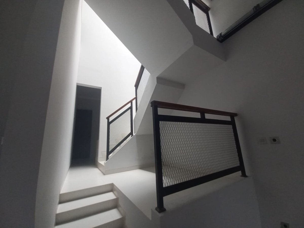 Dijual rumah siap huni ada Kolam Renang di Sektor 9 Bintaro Jaya Tangsel - Foto 13