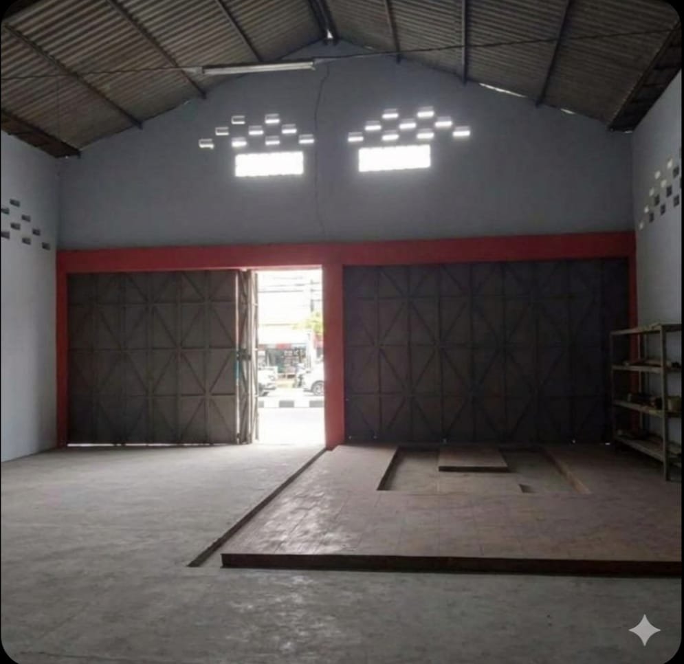 Gudang Sekaligus Tempat Tinggal Di Pinggir Jalan Raya Utama Di Gentan, Solo - Foto 2