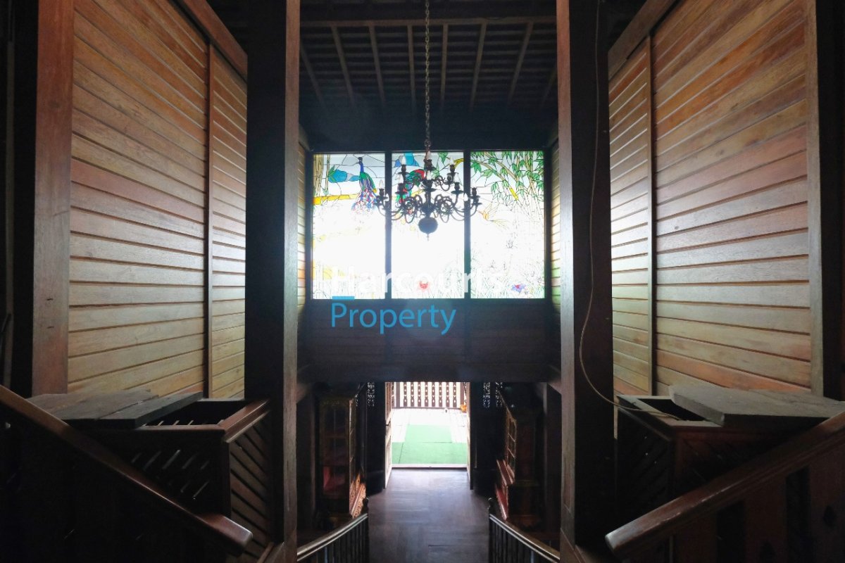 Cibubur Area, Turun Harga, Dijual Rumah Klasik Lokasi Strategis Bekonsep Ukiran Jawa di Cibubur - Foto 2