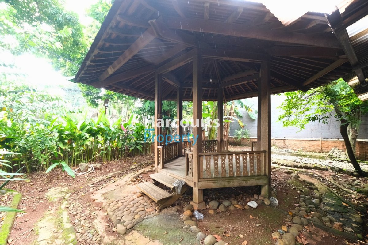 Cibubur Area, Turun Harga, Dijual Rumah Klasik Lokasi Strategis Bekonsep Ukiran Jawa di Cibubur - Foto 4