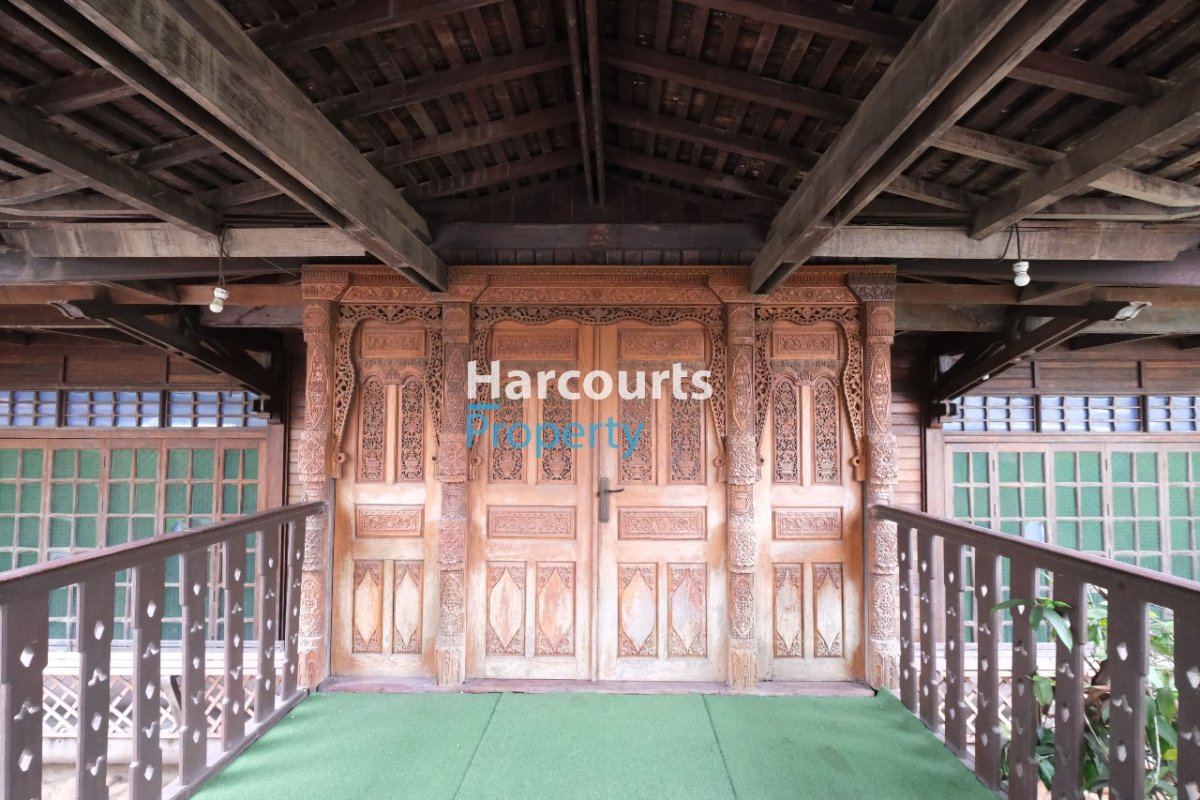 Cibubur Area, Turun Harga, Dijual Rumah Klasik Lokasi Strategis Bekonsep Ukiran Jawa di Cibubur - Foto 7