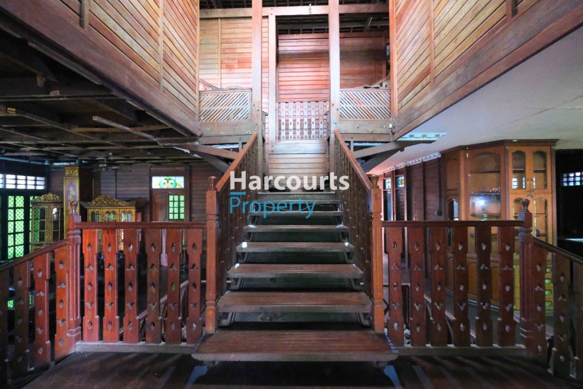 Cibubur Area, Turun Harga, Dijual Rumah Klasik Lokasi Strategis Bekonsep Ukiran Jawa di Cibubur - Foto 8