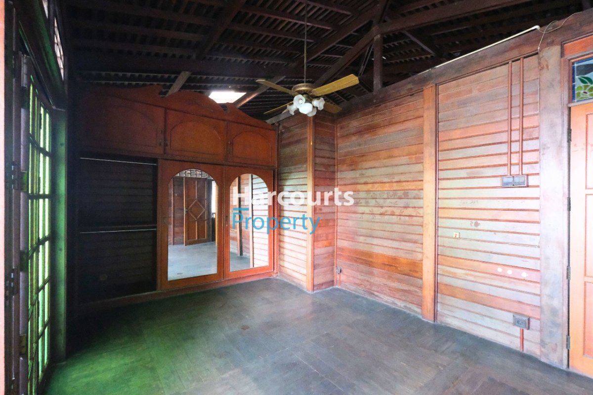 Cibubur Area, Turun Harga, Dijual Rumah Klasik Lokasi Strategis Bekonsep Ukiran Jawa di Cibubur - Foto 10