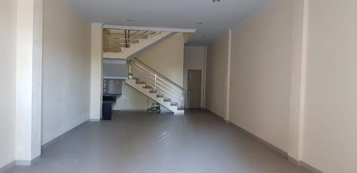 Ruko Bagus Pusat Kota 3 Lantai di Jalan Ronggowarsito, Solo - Foto 3