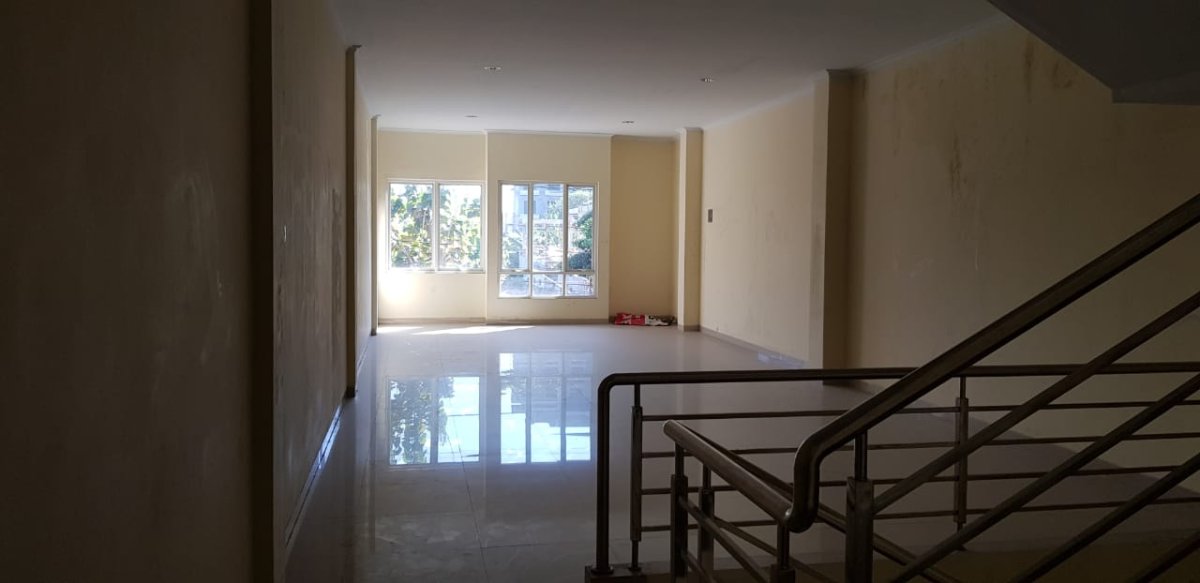 Ruko Bagus Pusat Kota 3 Lantai di Jalan Ronggowarsito, Solo - Foto 4