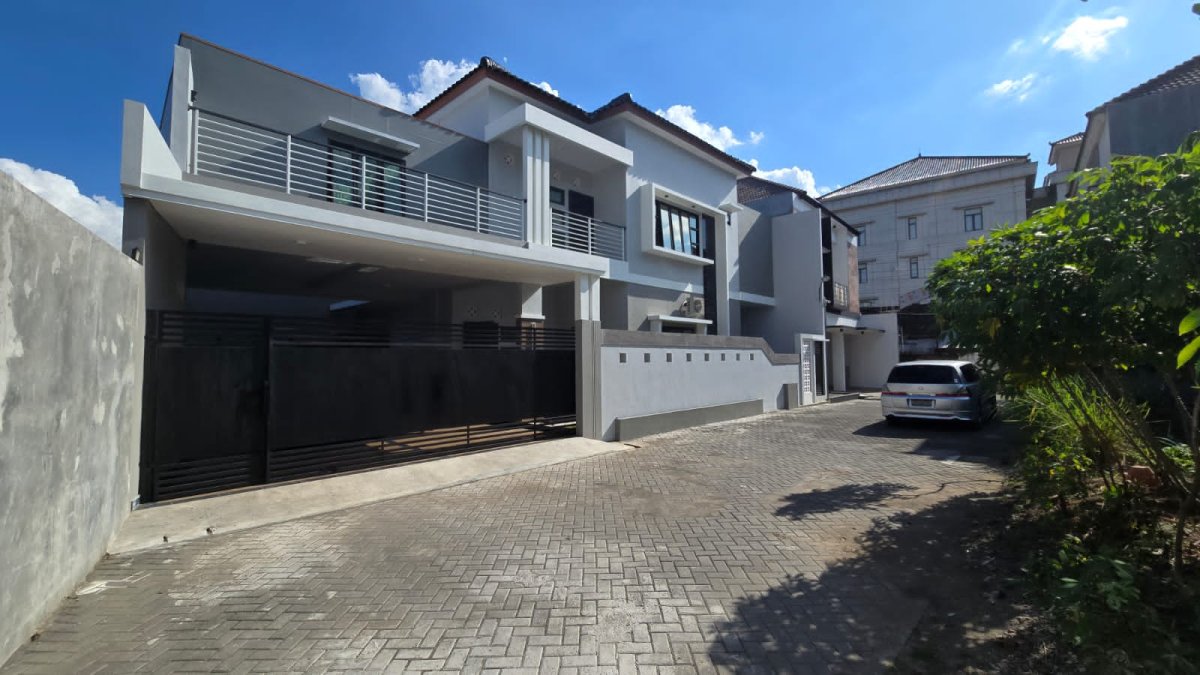 Rumah Baru Gress Minimalis Modern di Dekat Pasar Gede dan Widuran, Solo