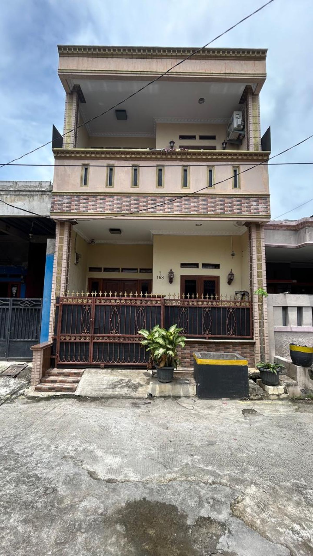 RUMAH CANTIK 3 Lantai, 60M2, Bumi Anggrek, Bekasi