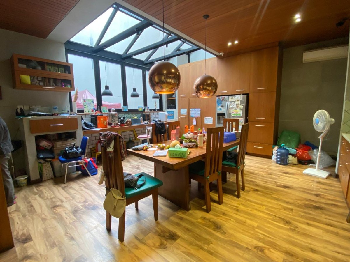 Jual Rumah Siap huni di Taman Alfa Indah Joglo Kembangan Jakarta Barat RR - Foto 2