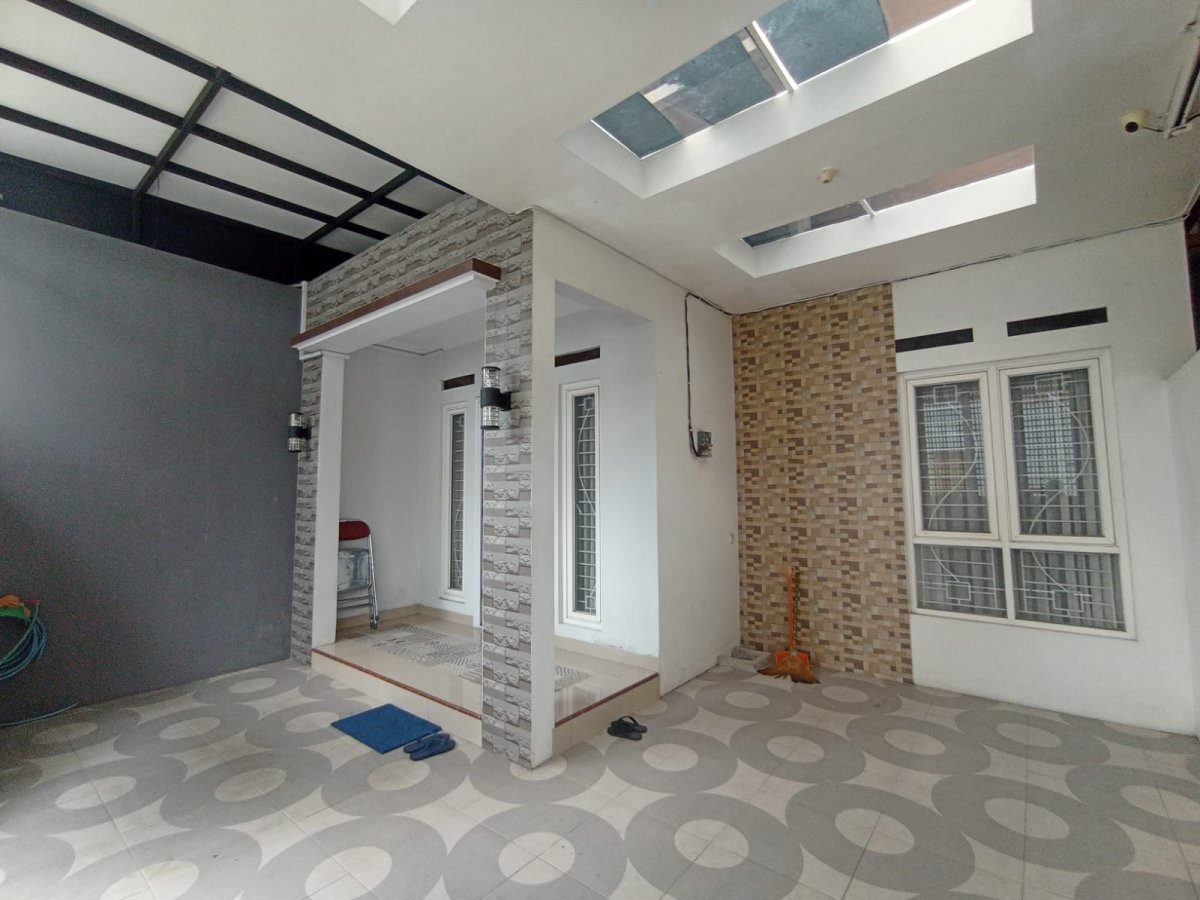 Rumah Bagus 1,5 Lantai Strategis Siap Pakai di Gedongan, Colomadu, Solo - Foto 2