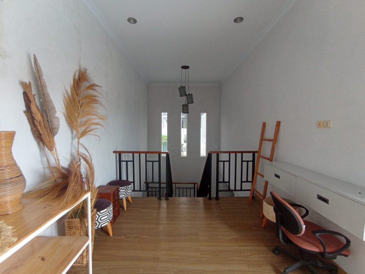 Rumah Bagus 1,5 Lantai Strategis Siap Pakai di Gedongan, Colomadu, Solo - Foto 4