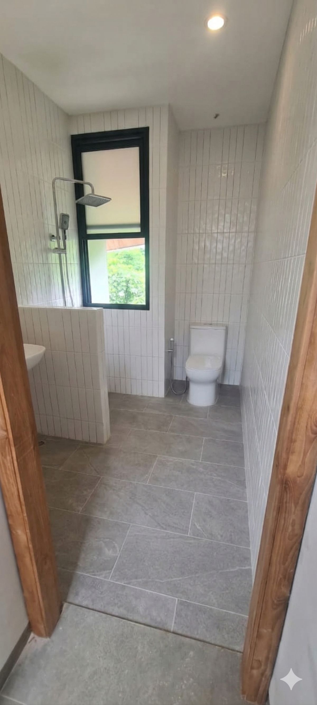 JUAL CEPAT, RUMAH HOEK 3 LANTAI, LT 140 M2, NUANSA BALI, CINERE ESTATE, DEPOK - Foto 8