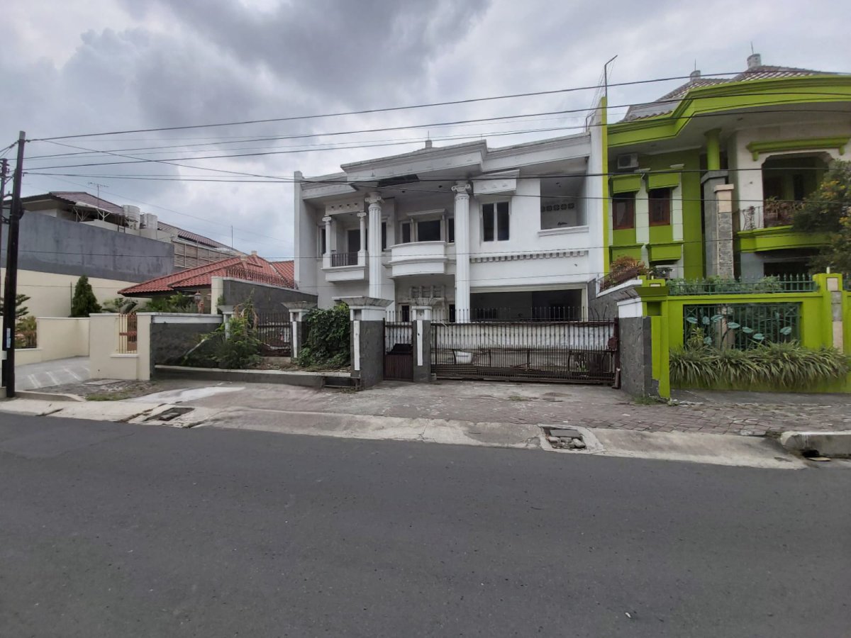 Rumah mewah di Tengah Kota Solo di Penumping Laweyan - Foto 2