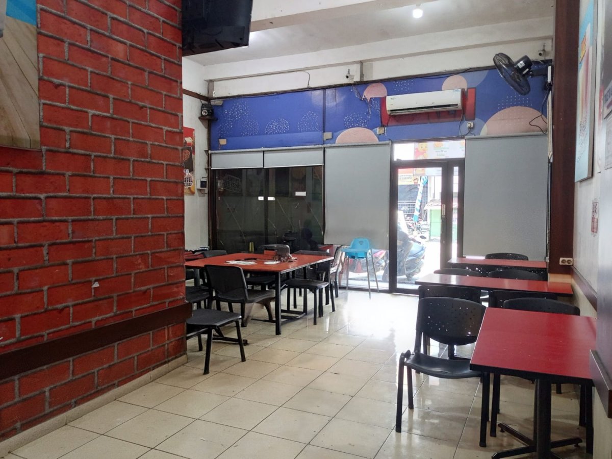 Ruko 2,5 lantai di Jalan Brigjen Sudiarto, Serengan, Solo - Foto 6