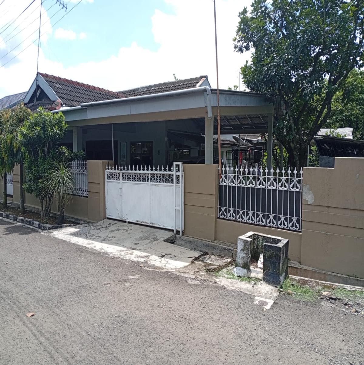 Rumah Luas & Siap Huni di Graha Indah, Bogor Utara – Lokasi Strategis &  Nyaman - Foto 3