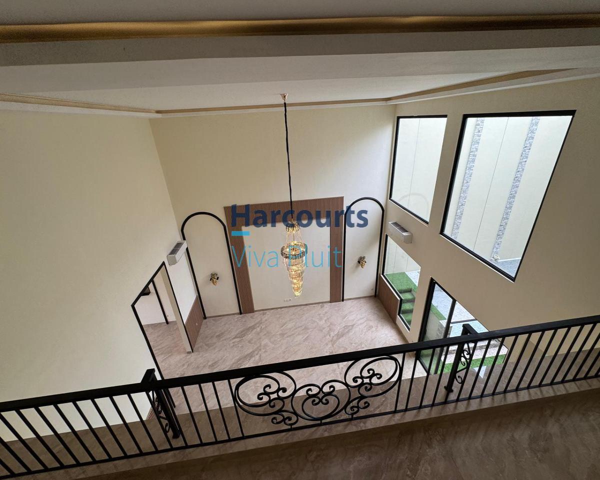 Disewakan Rumah Exclusive 3 Lantai Di Bukit Danau Indah - PIK 2