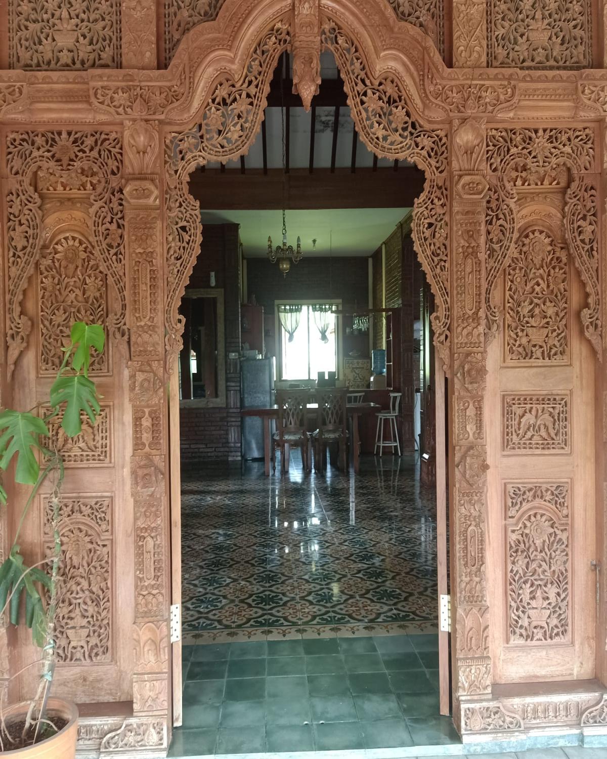 Dijual Rumah Siap Huni di Cimande Caringin - Joglo dengan Lahan Luas - Foto 2