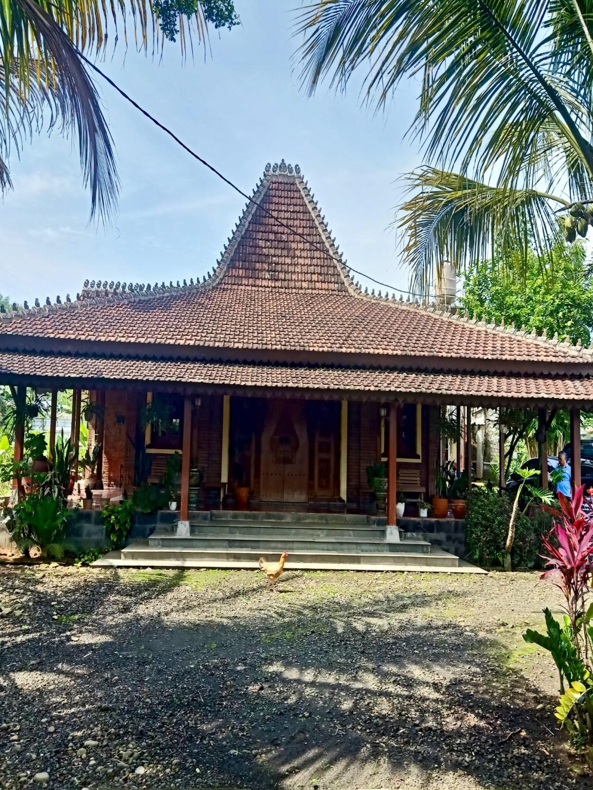 Dijual Rumah Siap Huni di Cimande Caringin - Joglo dengan Lahan Luas - Foto 4