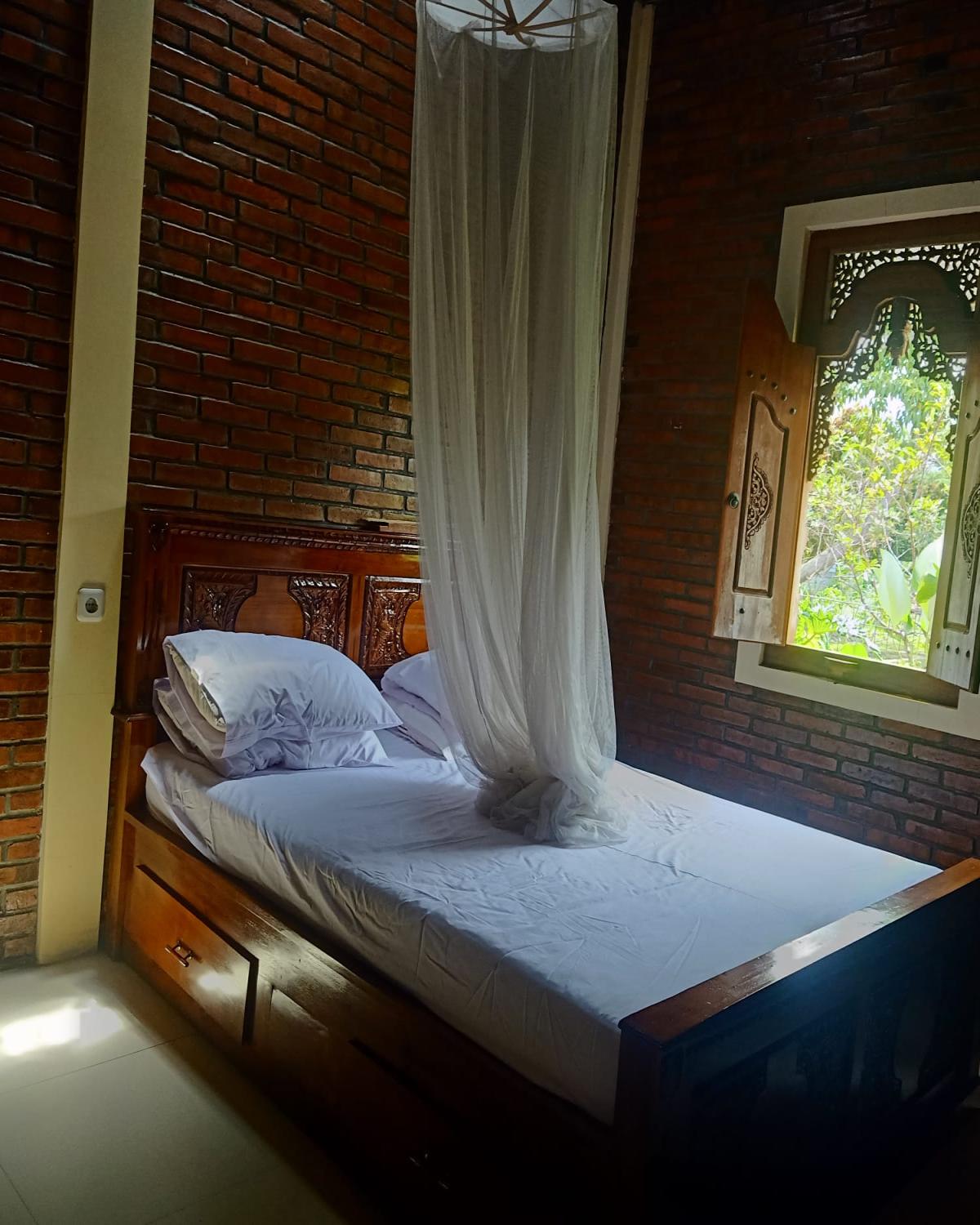 Dijual Rumah Siap Huni di Cimande Caringin - Joglo dengan Lahan Luas - Foto 7