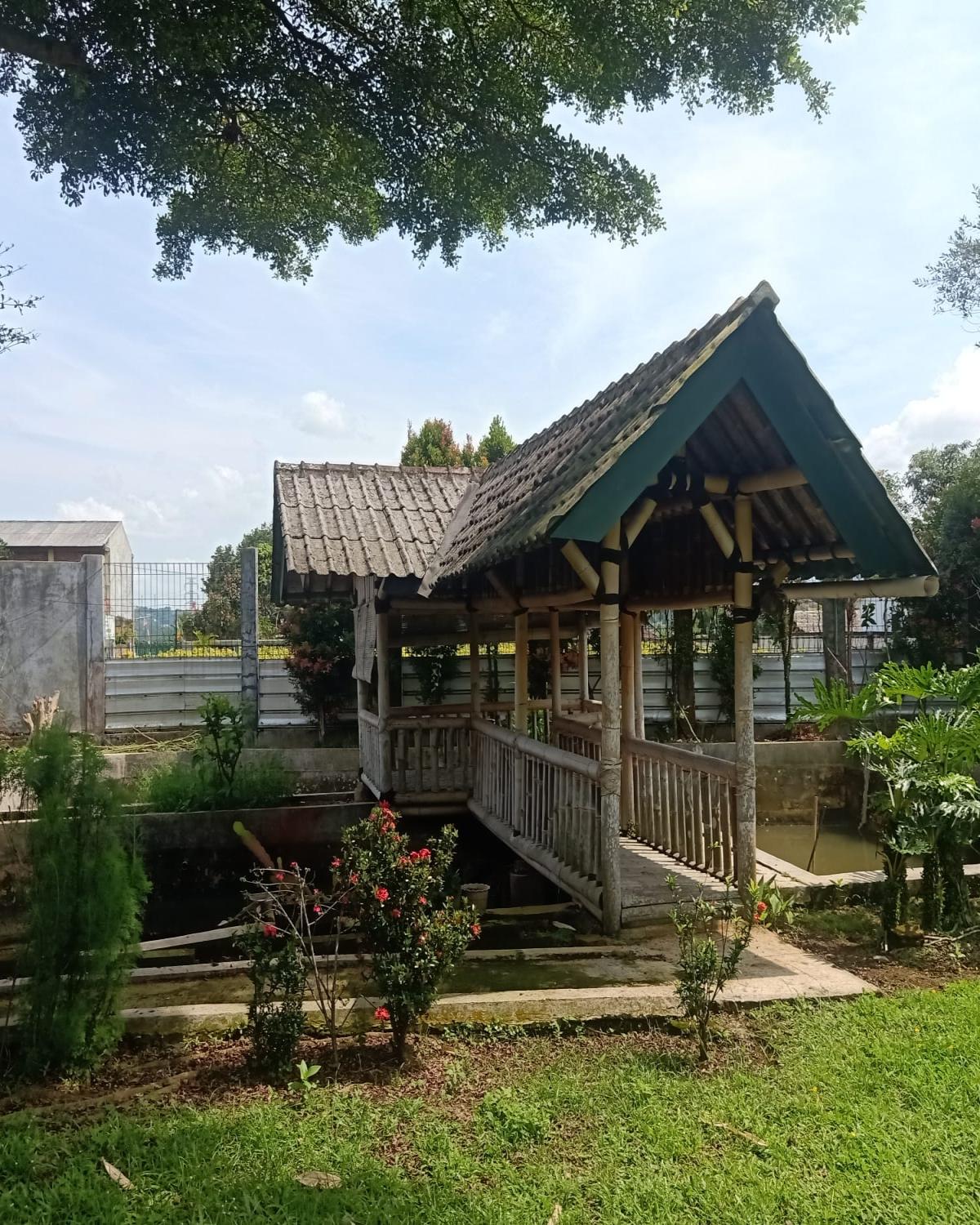 Dijual Rumah Siap Huni di Cimande Caringin - Joglo dengan Lahan Luas - Foto 12