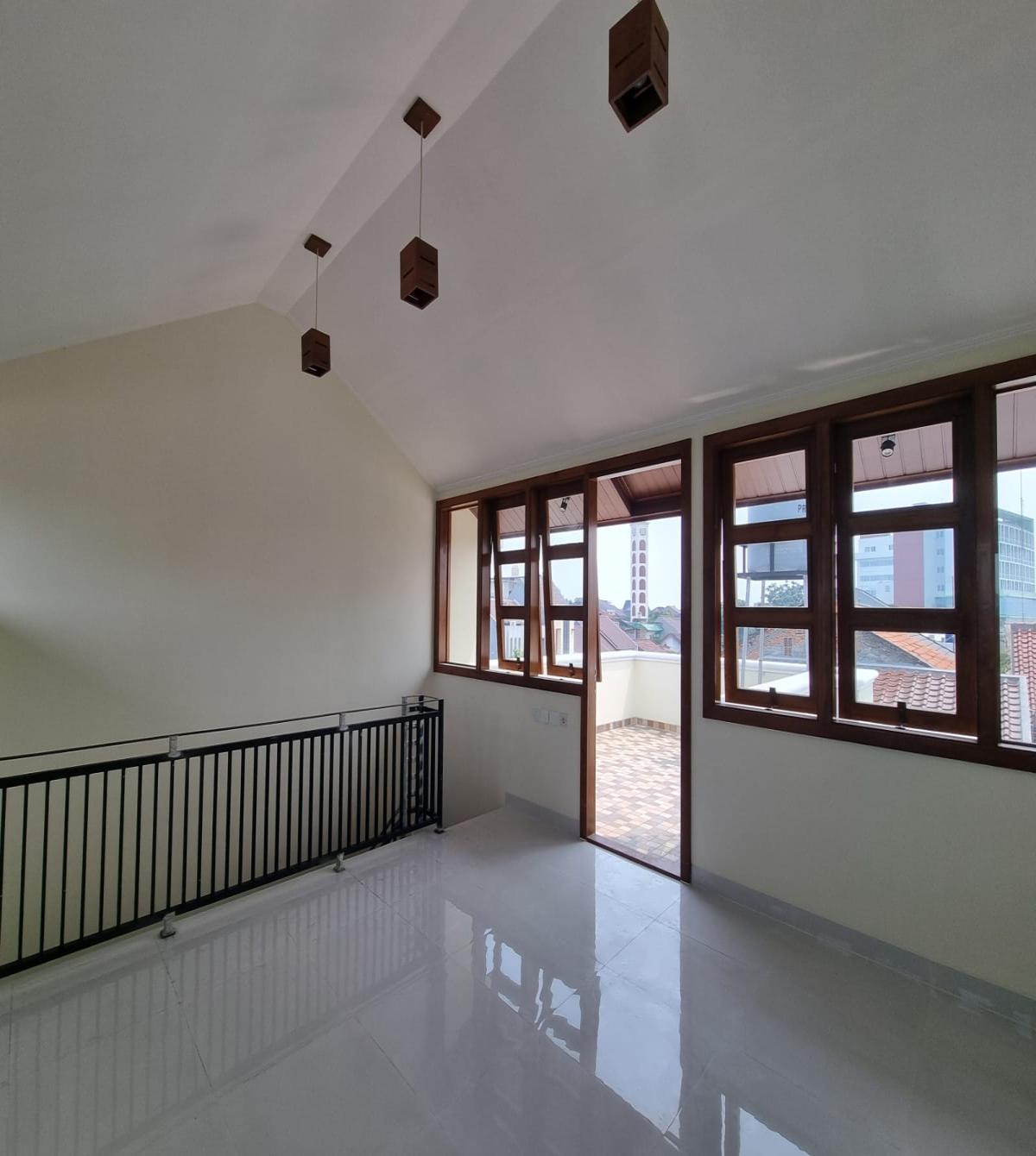 Rumah 3 lantai daerah Villa Bintaro Indah Tangerang Selatan - Foto 11