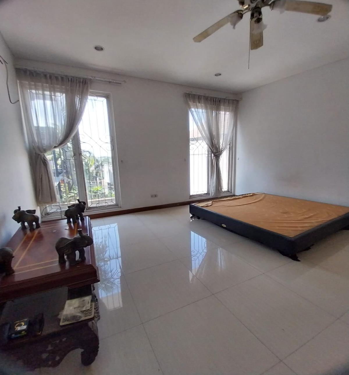 Rumah 2 lantai dekat Bintaro sektor 9 Tangerang Selatan - Foto 3