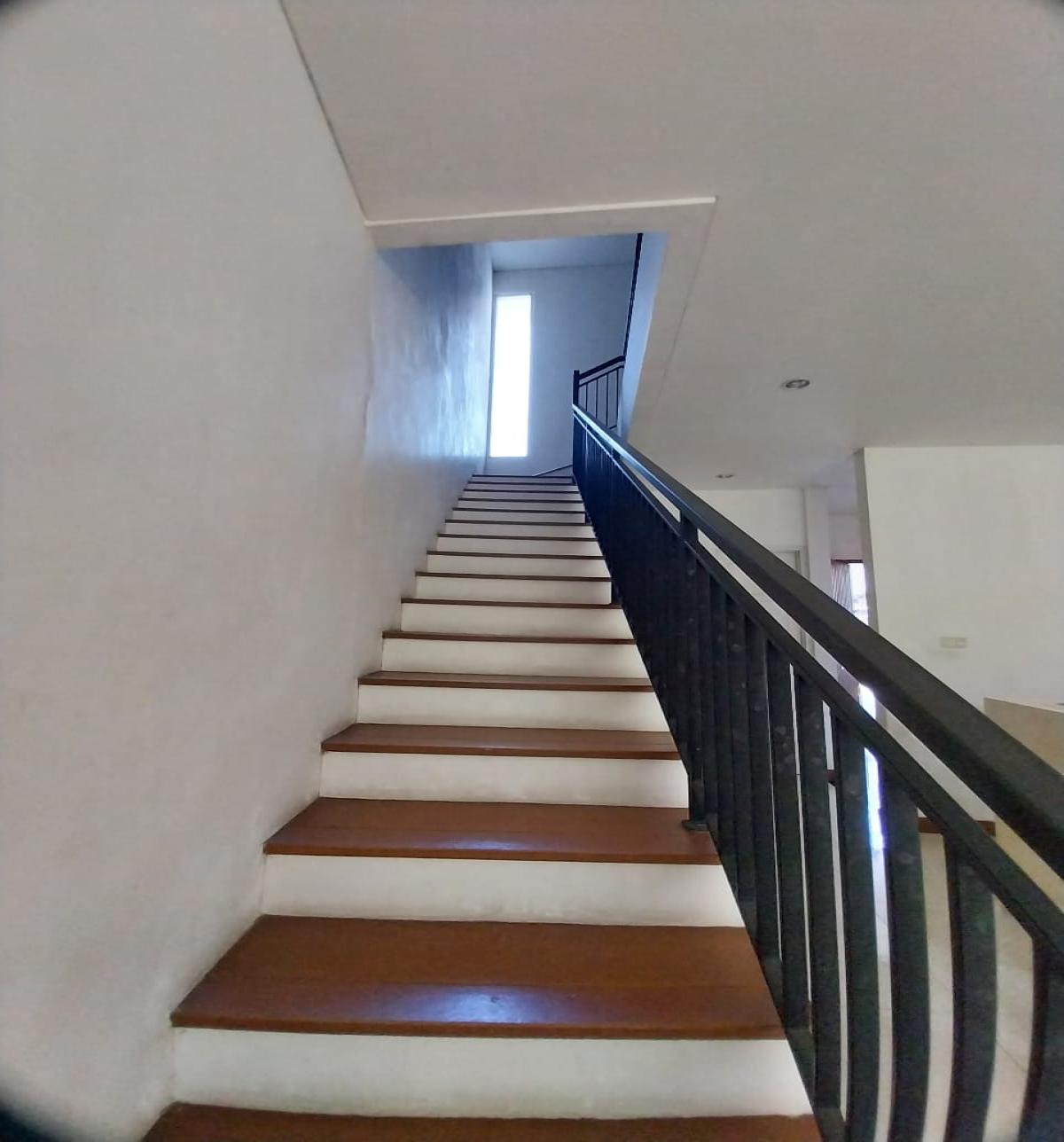 Rumah 2 lantai dekat Bintaro sektor 9 Tangerang Selatan - Foto 8