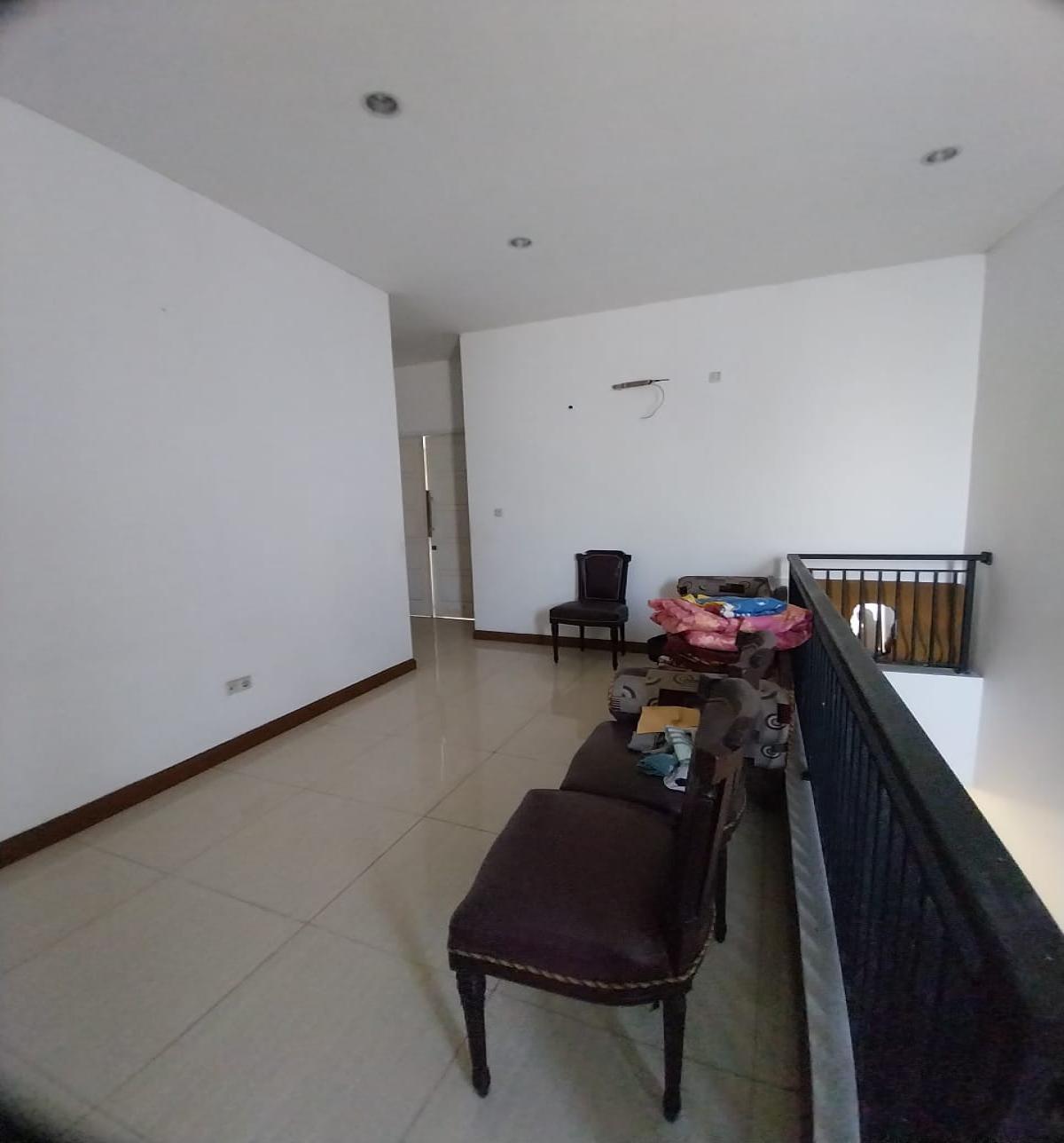 Rumah 2 lantai dekat Bintaro sektor 9 Tangerang Selatan - Foto 9