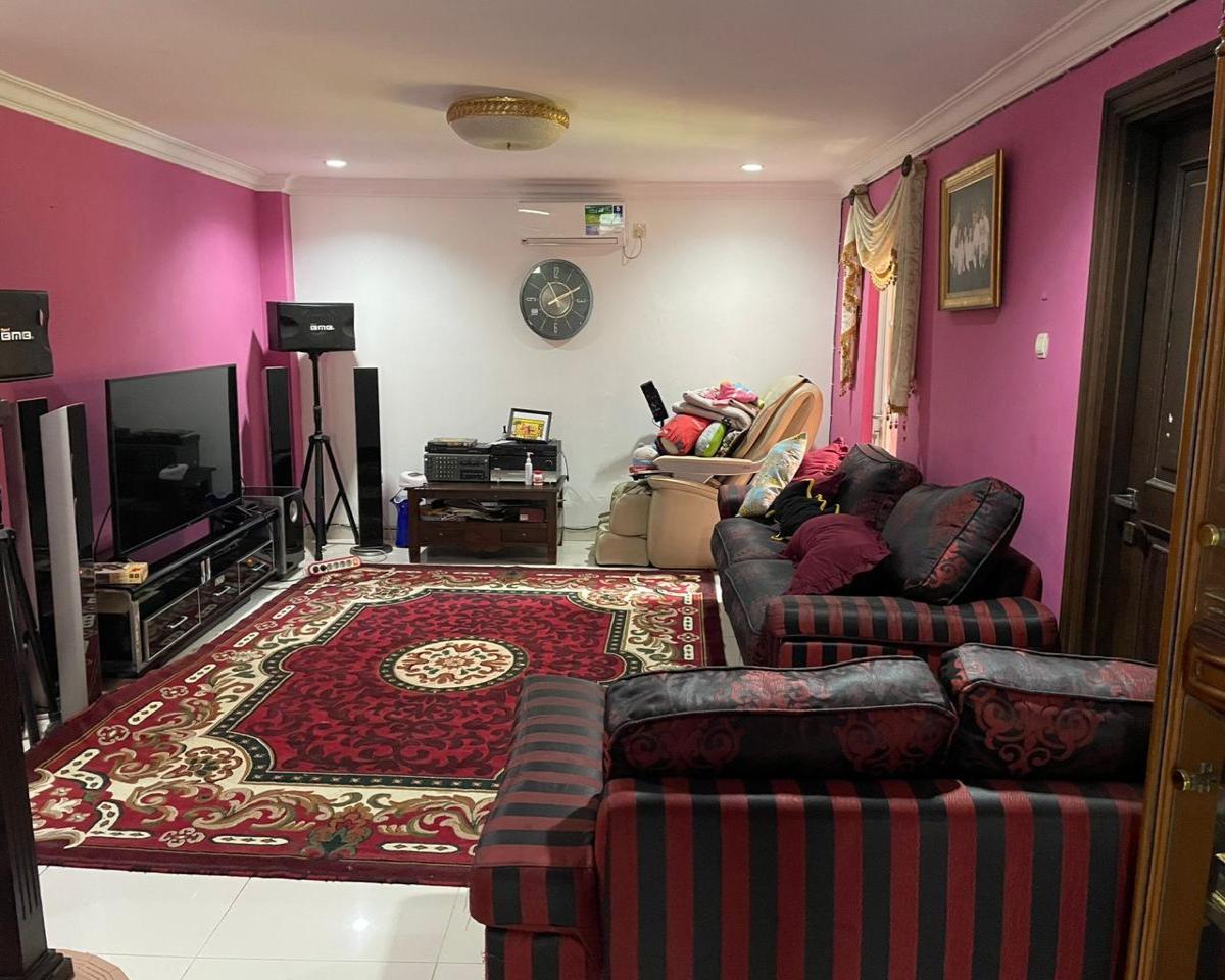 Dijual rumah luas di Taman Asri Cipadu Larangan Tangerang