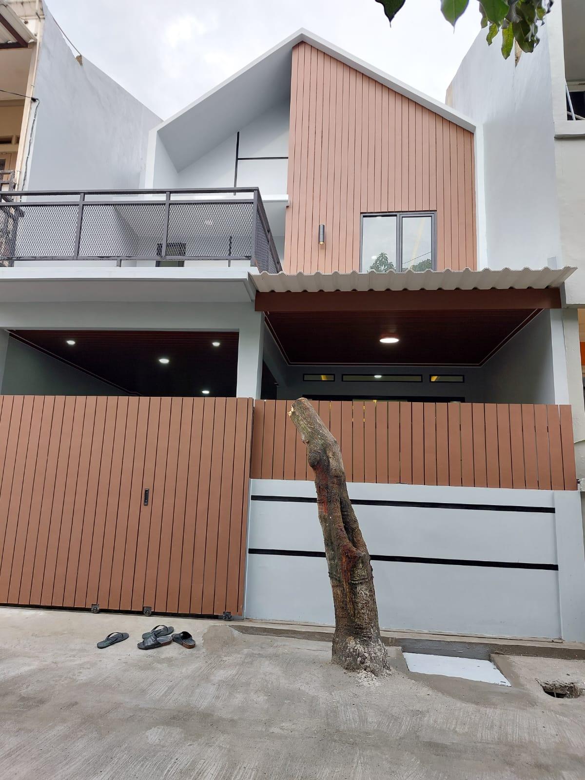 Rumah baru bebas banjir di Pinang Tangerang