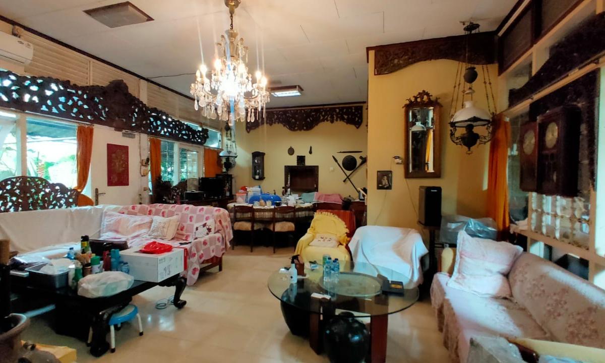 Rumah tua luas besar di pinggir jalan daerah Tomang Jakbar - Foto 3