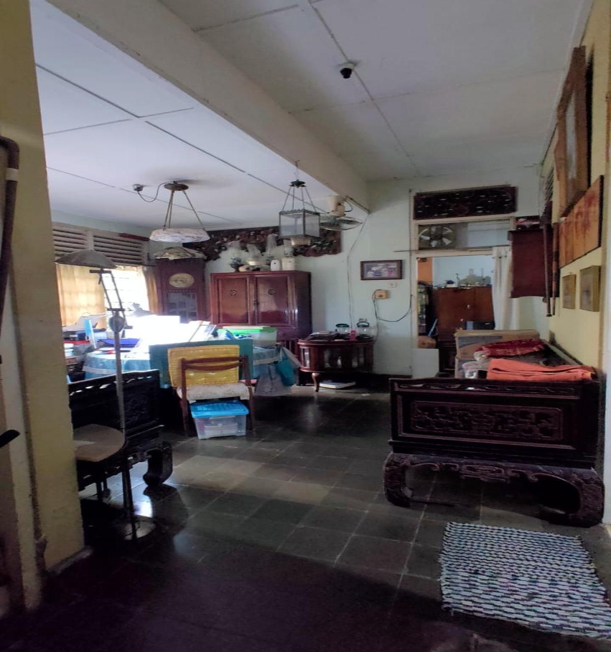 Rumah tua luas besar di pinggir jalan daerah Tomang Jakbar - Foto 5