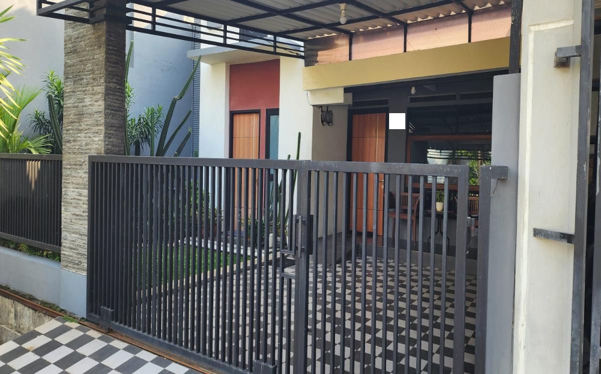Dijual Cepat Rumah 2 Lantai Semi Furnished di Perumahan Mahkota Simprug, Tangerang - Foto 3