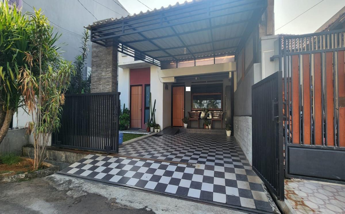 Dijual Cepat Rumah 2 Lantai Semi Furnished di Perumahan Mahkota Simprug, Tangerang - Foto 4