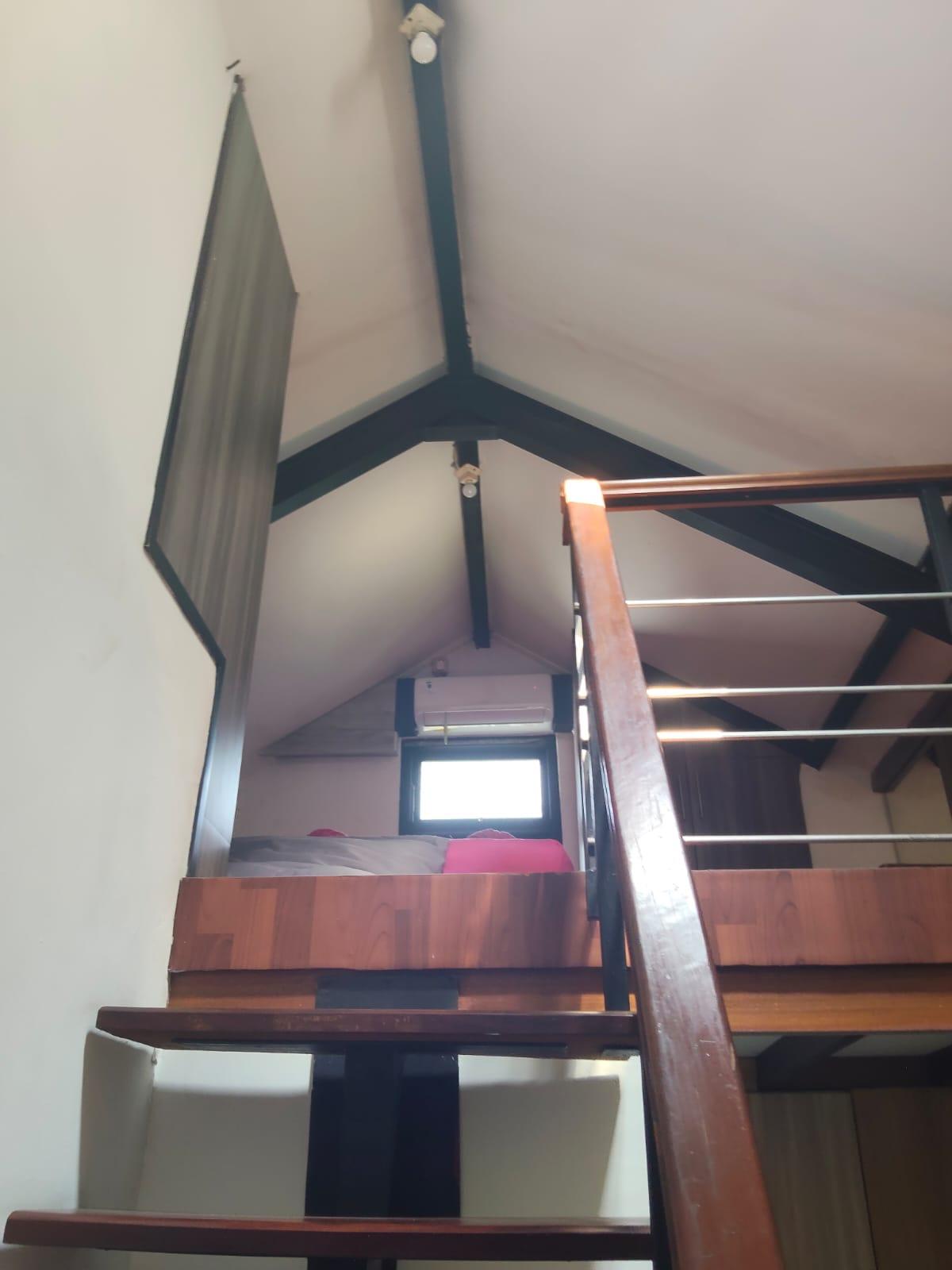 Dijual Cepat Rumah 2 Lantai Semi Furnished di Perumahan Mahkota Simprug, Tangerang - Foto 12