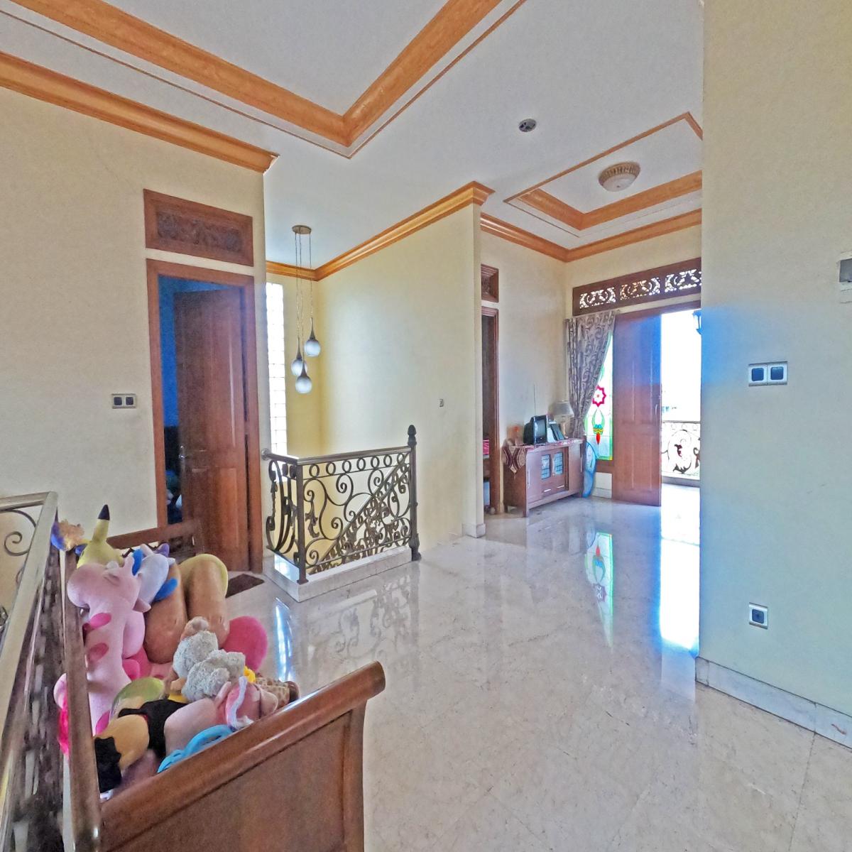 Hunian Mewah 2 Lantai dengan Kolam Renang di Ciledug Tangerang - Foto 7